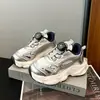 Zapatos de Padre Super Suaves Elegantes de Moda para Niñas 2026 Nuevo Primavera Ligeros Malla Transpirable Estilo Campus Zapatos Deportivos Tendencia