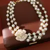 Colar de Pérolas de Três Camadas com Flor de Gotejamento de Óleo e Contas Redondas, Corrente Exclusiva de Clavícula de Luxo Leve, Colar Exquisito Elegante Estilo Palácio