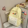 Nova Mochila Lisa Estilo Coreano, Mochila Escolar Casual e Leve para Alunos do Ensino Fundamental, Letras Bordadas de Alto Valor, Mochila para Alunos do Ensino Médio