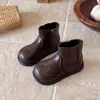 Botas de tornozelo estilo brogue britânico para meninas de 3 a 6 anos, nova coleção outono/inverno, botas Martin de sola reta, macias e antiderrapantes, botas de couro infantis