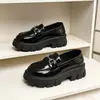 Zapatos de mujer con hebilla de caballo que aumentan la altura, elegantes zapatos pequeños de cuero nuevos para otoño 2026, mocasines de mujer con suela gruesa de espuma de goma