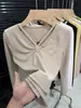 Camiseta Gris de Alta Gama con Cuello en V y Nudo Retorcido de Manga Larga para Mujer, Camiseta Base de Color Sólido Elegante y Versátil con Diseño Elegante para Usar en Capas