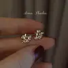 Aretes de aguja de plata para mujer, pequeños, exquisitos, mini, flores pequeñas, con temperamento, estilo Ins, con sentido del diseño, joyería para orejas, tachuelas para cartílago de la oreja, para el cuidado de perforaciones en la oreja
