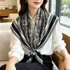 Novo lenço quadrado de 90cm, moderno e versátil, com um design estampado de alta qualidade, uma coleção de estilos transfronteiriços e um padrão paisley, perfeito para mulheres