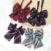 Camisa con Pajarita Borgoña para Niñas jk Accesorios de Lazo Estilo Preppy Estudiante Ropa de Marinero Ropa de Soltero Cuello Raíz de Pluma Flor