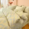 Juego de ropa de cama de cuatro piezas de grado A, seguro para bebés, estilo minimalista, algodón puro, incluye una sábana y una funda de edredón de algodón lavado, adecuado para dormitorios; conjunto de tres piezas de algodón puro