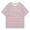 Camiseta Listrada Colorida Off-White com Gola Redonda e Manga Curta para Homens e Mulheres, Listras Finas Vermelhas, Azuis e Cinzas, Lavada, Ombro Caído, Caimento Solto, Peça para Casal