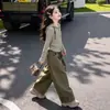 Conjunto de Otoño para Niña 2026 Nuevo Estilo Coreano Sudadera Corta con Capucha con Bufanda y Pantalones Rectos de Pierna Ancha Conjunto de Dos Piezas para Niños