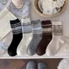 Meias Listradas Fair Isle para Outono e Inverno Femininas, Meia-Panturrilha Estilo Coreano Série Miu, Meias Longas Esportivas Estilo College, Novos Produtos de Outono e Inverno de Zhuji