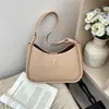 Bolso de alta gama para mujer 2026 nuevo bolso de lichi retro para debajo del brazo bolso de mano de moda temperamento versátil bolso de hombro único cruzado