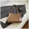 Bolsa Retrô de Grande Capacidade para Mulheres 2025 Outono e Inverno Nova Tendência Estilo Coreano Bolsa Tiracolo Axilar Moderna Bolsa Tote Casual para Trabalho
