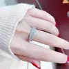 Fotografía Callejera Europea y Americana Tendencia Celebridad de Internet Plata Gruesa Chapada en S925 Anillo de Fila de Circonita Cuadrada Escalera de Diamante Completo Anillo de Diamante Flash de Simulación para Mujer Anillo de Boda