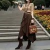 26688, una nueva colección de otoño 2026 de Da Ai Mei Yi Yuan: Camiseta de color liso de moda, corte ajustado, y falda midi asimétrica, diseñados para crear un efecto adelgazante para mujeres