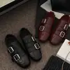 Zapatos de vestir sencillos versátiles para mujer estilo brogue con flecos y hebilla de cinturón retro, mocasines 2026 negros de punta cuadrada para primavera/otoño