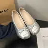 Sapatos baixos femininos de bico redondo, sola macia, couro macio, estilo floresta vintage, coleção primavera-verão 2026, mocassins flat com laço
