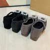 Sapatos Mary Jane com Elevação Interna Strass Veludo Preto Baixos para Mulheres Outono e Inverno 2025 Estilo Noturno Sapatos Peludos para Mulheres Roupa de Inverno para Exterior