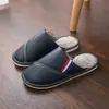 Pantuflas de Algodón para Mujer Invierno Pareja Hogareñas Impermeables Felpa de Cuero Cálidas Pantuflas de Algodón Color Sólido Antideslizantes Cuero PU Pantuflas Gruesas