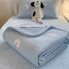 Conjunto de tres piezas modelo nuevo: un lado es gasa de doble capa, el otro es una cubierta de cama de terciopelo de leche y forro polar para bebé, adecuada para dormitorio, como manta, protector de colchón o colchoneta