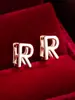 Pendientes de botón casuales de moda populares, creativos, con diseño de letra, simples, versátiles para el día a día, de alta calidad, lujo ligero
