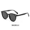 Gafas de sol de montura cuadrada con montura negra, detalles de remaches, moda de alta gama, adecuadas para salidas, protección solar, diseño simple, protección UV, lentes polarizadas