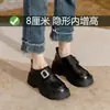 Zapatos pequeños de cuero de suela gruesa ultraligeros para mujer 2024 Nuevos mocasines estilo británico de cabeza grande altura oculta populares en línea zapatos populares de una sola capa