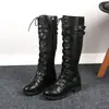 Botas de Equitação de Cano Alto de Tamanho Grande Estilo Europeu e Americano para Mulheres, Novo Modelo Outono e Inverno, Botas de Salto Médio Plano com Bico Redondo, Fivela de Cinto e Tiras Cruzadas