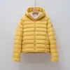 Chaqueta de Plumón Pinghu Chixin 90% Plumón de Pato Blanco con Capucha de Costilla para Mujer, Abrigo Corto de Moda Delgado Casual Otoño e Invierno Modelo Nuevo