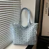 Colección de verano 2026: bolso de hombro para mujer elegante y moderno, con un diseño único, estética minimalista, materiales de alta calidad y un bolso tote de gran capacidad