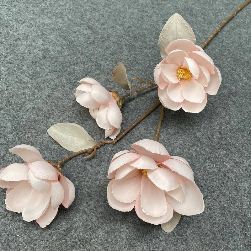 淡粉色
