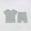 Ropa coreana para bebés y niños pequeños 2026, Pantalones geniales de cinco cuartos, Conjunto de ropa casera de manga corta, Conjunto de dos piezas transpirable de dibujos animados de verano para bebé