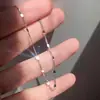 45+5cm Corrente Lateral Elegante e Realçadora da Pele Banhada a Ouro 18K com Elementos Brilhantes, Corrente de Clavícula Minimalista de Alta Qualidade para Camadas em Mulheres