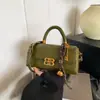 Bolso Cruzado para Mujer, Bolso Pequeño Personalizable con Candado para Mujer, Bolso Cruzado de Hombro Único Portátil Retro Brillante de Gama Alta con Colgante Exquisito para Mujer