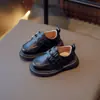 Nuevos zapatos casuales de primavera y otoño para niños estilo británico 1-6 años zapatos de cuero para niños suela suave zapatos de rendimiento para niños zapatos de bebé