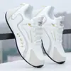 Zapatos de Hombre 2026 Estilo Nuevo Cuero Cómodos Zapatos Deportivos Viaje al Aire Libre Zapatos de Hombre de Moda Versátiles Zapatos para Correr
