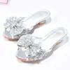 Zapatos de princesa Aisha para verano de niña, pantuflas de tacón alto, sandalias infantiles de dibujos animados versátiles, zapatillas de casa para niños con pedrería