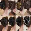 Pasador Triangular de Satén, Dulce Elegante, Pinza de Tiburón, Lujo Accesible, Gama Alta, Accesorio para el Cabello Moderno y Versátil para Mujeres