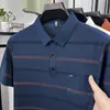 Camisa Polo de Seda Helada para Hombre con Cuello Camisero de Manga Corta 2025 Nuevo de Verano Rayas Bolsillo Real Camiseta de Manga Corta para Personas de Mediana Edad y Mayores