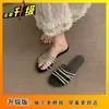Zapatillas de estilo de hadas con temperamento, punta cuadrada, punta abierta, 2026 verano, nueva moda, tira única, suela plana, chanclas para mujer, calzado de exterior