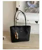 Bolsa grande de alta qualidade para mulheres 2026 novo estilo moderna popular requintada retrô bolsa de ombro única bolsa tote para o dia a dia
