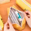 Linda cartuchera de pato animador para estudiantes, bolsa de lápices de dibujos animados de gran capacidad, caja de papelería de alto valor, regalo de recompensa