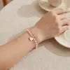 Pulsera apilable de perlas de estilo nuevo de lujo nicho coreana y japonesa con colgante de corazón de moda retro versátil pulsera de doble capa