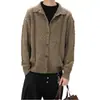 Cardigan de tricô com botões estilo retro americano old money para outono e inverno, para homens e mulheres, oferecendo um caimento relaxado e solto