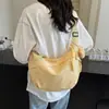 Moda Nueva Otoño e Invierno 2025 Bolsa Tipo Dumpling de Gran Capacidad con Compartimento, Color Sólido con Textura, para Viajes y Uso Diario, Bolso de Hombro Único