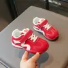 Zapatos de bebé de cuero 2026 nuevo modelo de otoño, zapatillas deportivas para niños y niñas, suela suave antideslizante, zapatos para caminar de bebé, zapatos para niños pequeños