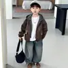Roupa de Primavera Infantil Couro Sintético Dupla Face Jaqueta 2026 Outono Novo Tendência Cool Casaco de Couro com Capuz para Meninos Moda Versátil