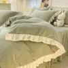 Juego de ropa de cama de cuatro piezas de terciopelo de leche de invierno, cálido y con forro polar, estilo princesa con ribete de encaje, funda de edredón de forro polar coral, sábana bajera y faldón de cama