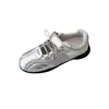 Versión de cuero suave~4cm de aumento de altura interna estilo ballet zapatos de entrenamiento alemanes, nuevo 2026 primavera-verano huecos transpirables ligeros zapatos de mujer