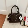 Nova Bolsa Pequena Floral de Início de Outono 2026 Nova Bolsa Transversal Almofada Retro de Nicho Bolsa de Ombro Feminina Exquisita