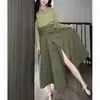 Lindo Conjunto de Duas Peças Estilo Literário Retrô Verde para o Início do Outono: Camisa de Manga Longa e Saia Plissada de Cintura Alta Feminina