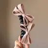 Clip de Banana de Satén con Lazo para Chica Dulce Clip de Cabello de Gama Alta para Mujer 2026 Nuevo Clip Vertical para la Parte Posterior de la Cabeza Cola de Caballo Alta